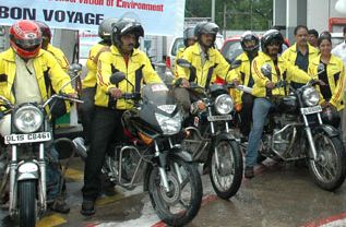The Union Minister for Petroleum and Natural Gas, Shri Murli Deora flagging off the motorcycle expedition "Peaks of Peace: The Himalayan Challenge '08", in New Delhi on August 13, 2008.